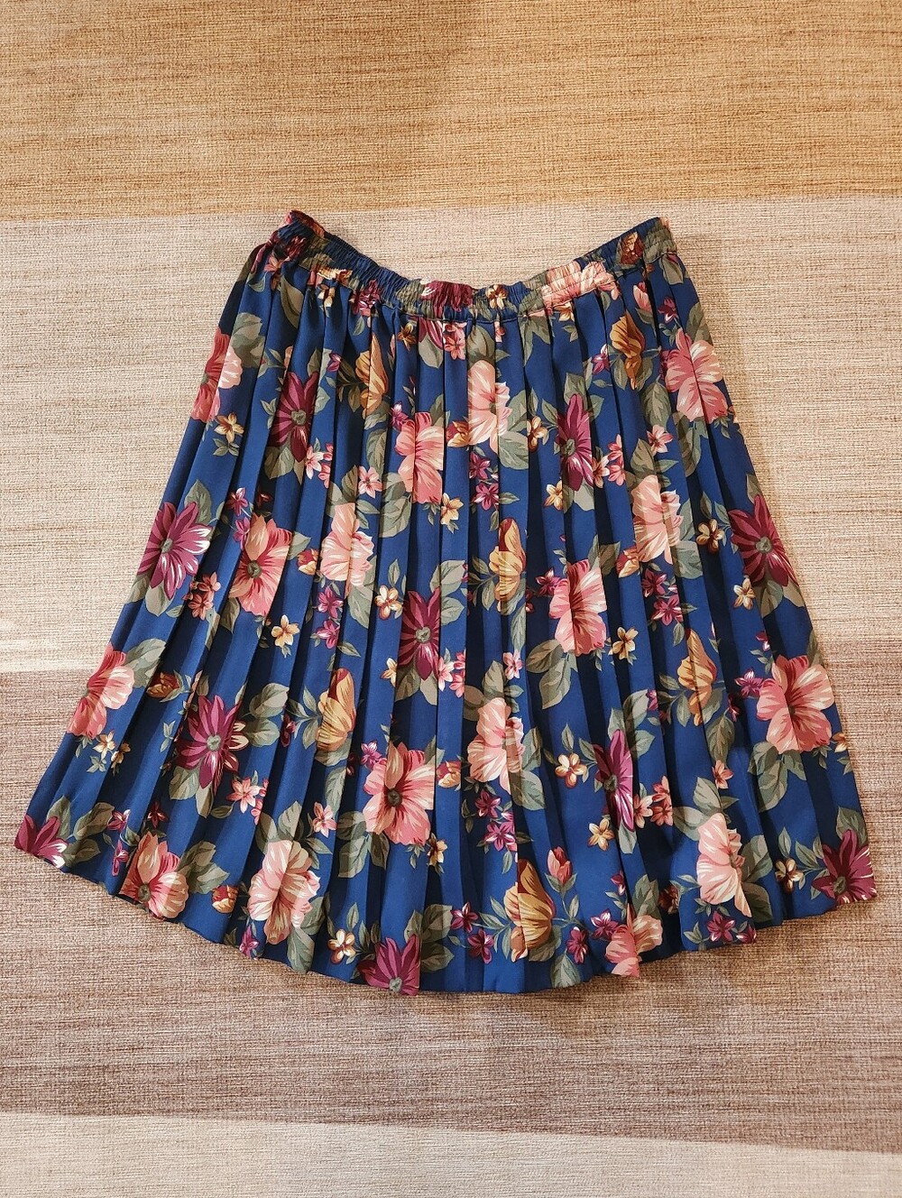 Vintage floral pleated midi skirt